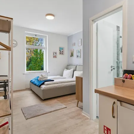 Vorstadtoase - 2 Personen - Eichwalde, Naehe Ber - Queensize-Bett, Netflix, Parken Exterior foto
