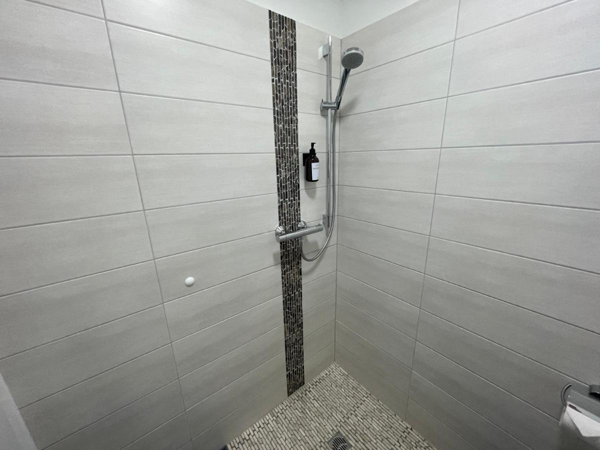 Apartment Vorstadtoase - 2 Personen - Eichwalde, Naehe Ber - Queensize-bett, Netflix, Parken *