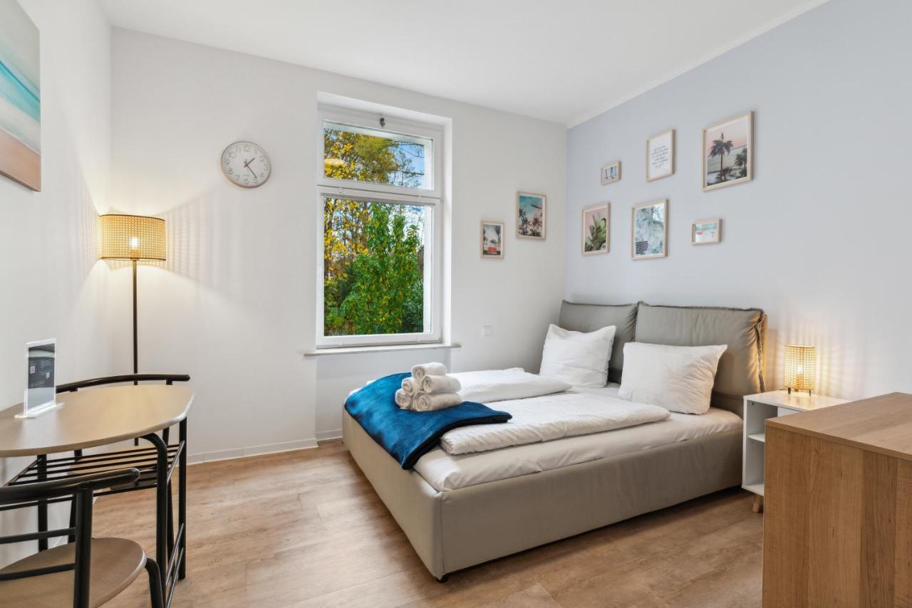 Vorstadtoase - 2 Personen - Eichwalde, Naehe Ber - Queensize-bett, Netflix, Parken